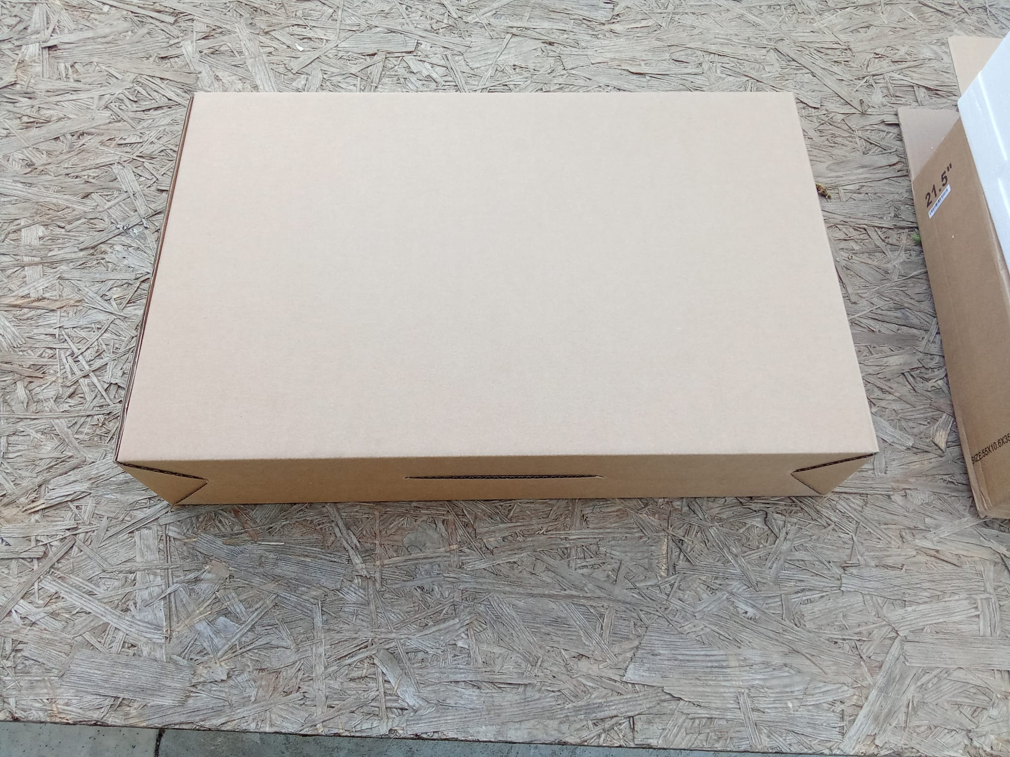 Monitor Profissional MY-215 (21.5"): Maximize o seu Espaço e Produtividade